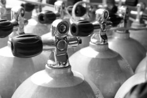 Woda w sprezonym powietrzu – skad sie bierze