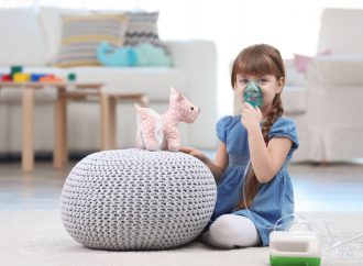 Jaka jest różnica między nebulizatorem a inhalatorem? Poznaj zastosowanie i funkcje