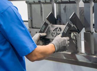 Przemysł 4.0 – jak podnieść konkurencyjność swojego zakładu, wykorzystując nowoczesne urządzenia do obróbki metali?