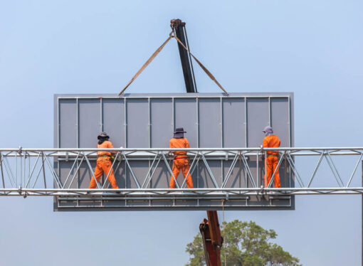 Stopnie perforowane z odpływem czy bez? Porównanie rozwiązań