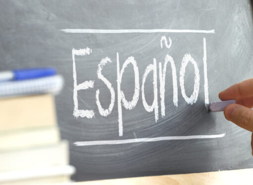 Jak wygląda nowoczesny kurs języka hiszpańskiego online?