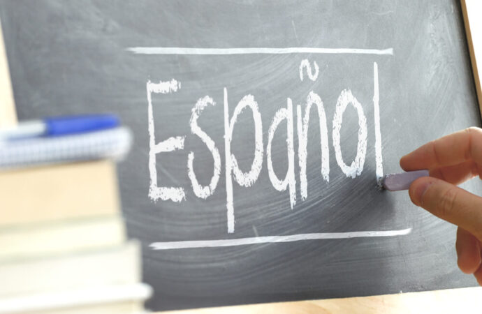 Jak wygląda nowoczesny kurs języka hiszpańskiego online?